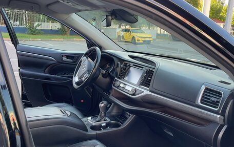 Toyota Highlander III, 2018 год, 4 290 000 рублей, 6 фотография