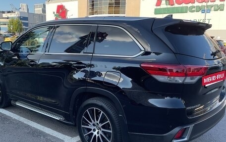 Toyota Highlander III, 2018 год, 4 290 000 рублей, 5 фотография