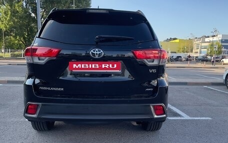Toyota Highlander III, 2018 год, 4 290 000 рублей, 3 фотография