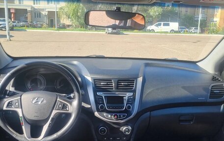 Hyundai Solaris II рестайлинг, 2015 год, 825 000 рублей, 2 фотография