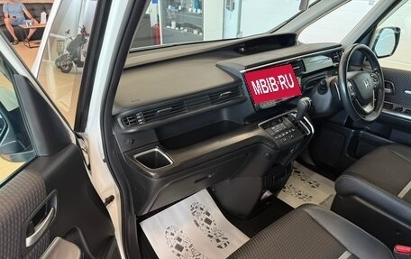 Honda Stepwgn IV, 2015 год, 2 099 000 рублей, 12 фотография