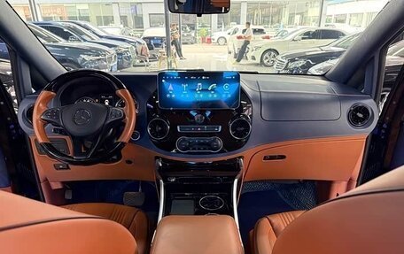 Mercedes-Benz Vito, 2023 год, 4 980 000 рублей, 10 фотография