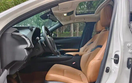 Lexus UX I, 2023 год, 2 490 000 рублей, 9 фотография