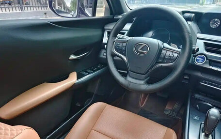 Lexus UX I, 2023 год, 2 490 000 рублей, 13 фотография