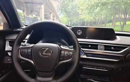 Lexus UX I, 2023 год, 2 490 000 рублей, 14 фотография