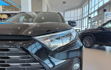 Toyota RAV4, 2020 год, 3 076 000 рублей, 21 фотография