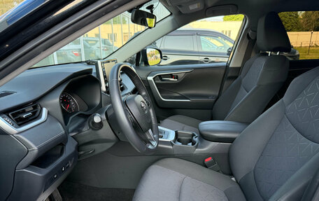 Toyota RAV4, 2020 год, 3 170 000 рублей, 8 фотография