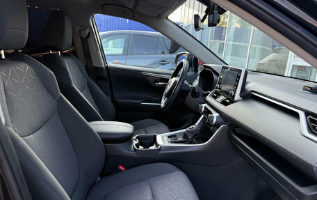 Toyota RAV4, 2020 год, 3 170 000 рублей, 10 фотография