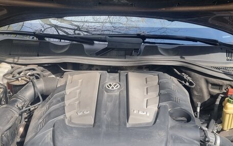 Volkswagen Touareg III, 2011 год, 1 800 000 рублей, 6 фотография