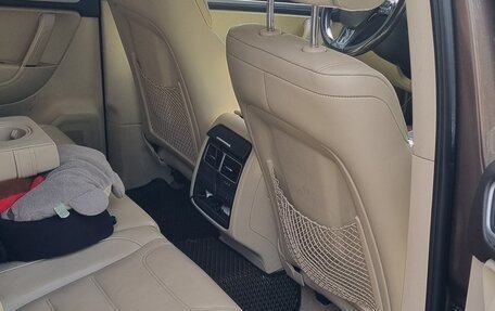 Volkswagen Touareg III, 2011 год, 1 800 000 рублей, 10 фотография