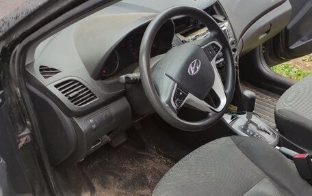 Hyundai Solaris II рестайлинг, 2012 год, 150 000 рублей, 25 фотография