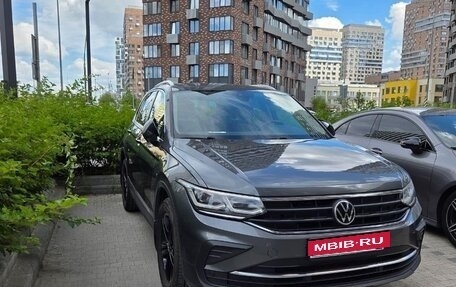 Volkswagen Tiguan II, 2021 год, 2 700 000 рублей, 1 фотография