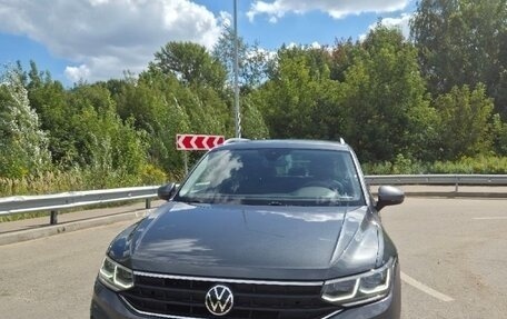 Volkswagen Tiguan II, 2021 год, 2 700 000 рублей, 4 фотография