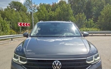 Volkswagen Tiguan II, 2021 год, 2 700 000 рублей, 3 фотография