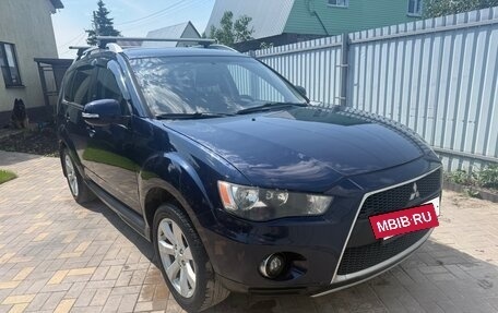 Mitsubishi Outlander III рестайлинг 3, 2010 год, 970 000 рублей, 2 фотография