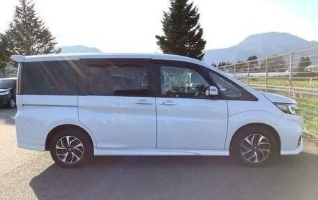 Honda Stepwgn IV, 2021 год, 1 900 000 рублей, 7 фотография