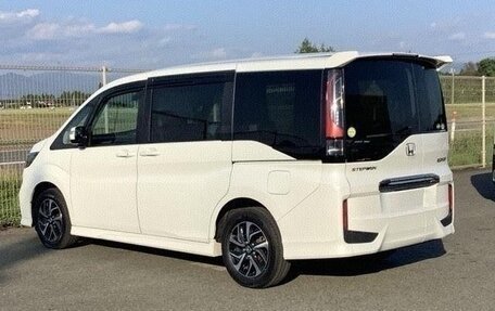 Honda Stepwgn IV, 2021 год, 1 900 000 рублей, 5 фотография
