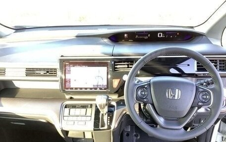 Honda Stepwgn IV, 2021 год, 1 900 000 рублей, 13 фотография