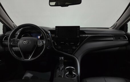 Toyota Camry, 2021 год, 3 220 000 рублей, 10 фотография