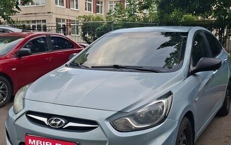 Hyundai Solaris II рестайлинг, 2013 год, 650 000 рублей, 2 фотография