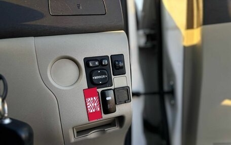 Toyota Passo Sette, 2009 год, 765 000 рублей, 15 фотография