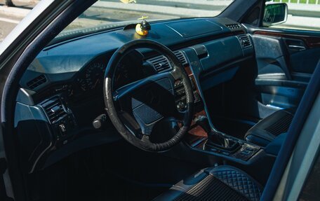 Mercedes-Benz E-Класс, 1996 год, 320 000 рублей, 8 фотография