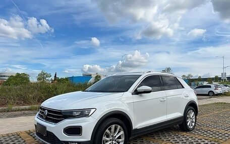 Volkswagen T-Roc I, 2022 год, 1 337 000 рублей, 3 фотография