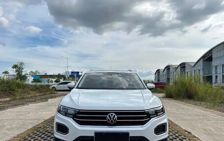 Volkswagen T-Roc I, 2022 год, 1 337 000 рублей, 2 фотография
