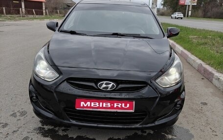 Hyundai Solaris II рестайлинг, 2011 год, 600 000 рублей, 1 фотография