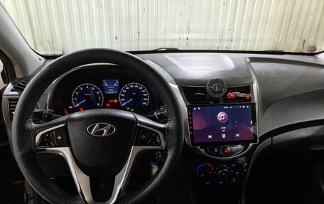 Hyundai Solaris II рестайлинг, 2011 год, 600 000 рублей, 8 фотография