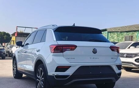 Volkswagen T-Roc I, 2022 год, 1 600 777 рублей, 4 фотография