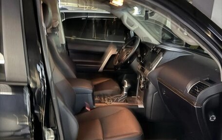 Toyota Land Cruiser Prado 150 рестайлинг 2, 2022 год, 7 800 000 рублей, 3 фотография