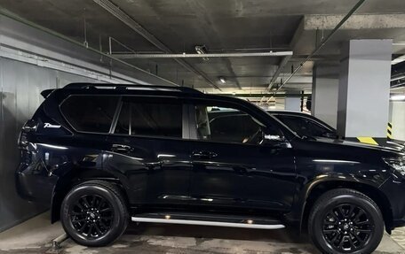 Toyota Land Cruiser Prado 150 рестайлинг 2, 2022 год, 7 800 000 рублей, 2 фотография