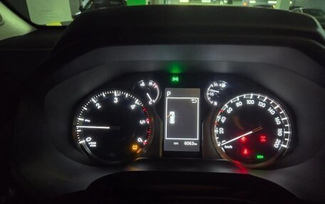 Toyota Land Cruiser Prado 150 рестайлинг 2, 2022 год, 7 800 000 рублей, 4 фотография