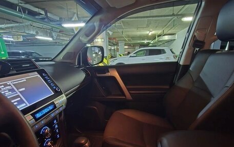 Toyota Land Cruiser Prado 150 рестайлинг 2, 2022 год, 7 800 000 рублей, 5 фотография
