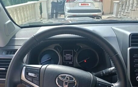 Toyota Land Cruiser Prado 150 рестайлинг 2, 2022 год, 7 800 000 рублей, 9 фотография