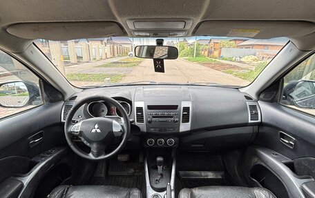 Mitsubishi Outlander III рестайлинг 3, 2008 год, 700 000 рублей, 12 фотография