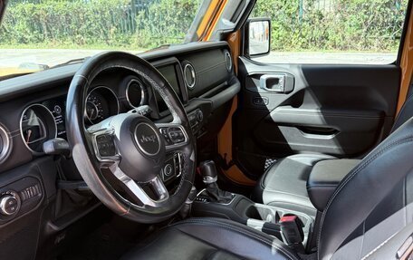 Jeep Wrangler, 2021 год, 4 200 000 рублей, 24 фотография