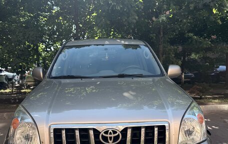 Toyota Land Cruiser Prado 120 рестайлинг, 2005 год, 2 300 000 рублей, 1 фотография