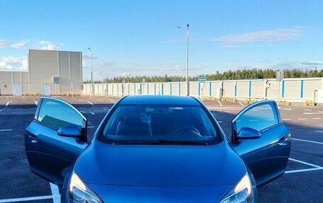 Opel Astra J, 2013 год, 980 000 рублей, 1 фотография