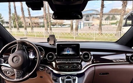 Mercedes-Benz V-Класс, 2019 год, 4 850 000 рублей, 5 фотография