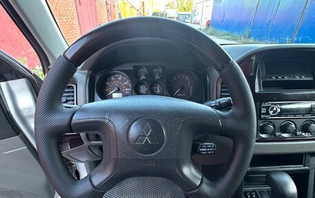 Mitsubishi Pajero III рестайлинг, 2002 год, 690 000 рублей, 24 фотография