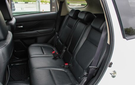 Mitsubishi Outlander III рестайлинг 3, 2017 год, 1 760 000 рублей, 8 фотография