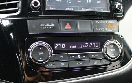 Mitsubishi Outlander III рестайлинг 3, 2017 год, 1 760 000 рублей, 13 фотография