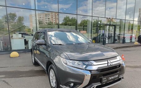 Mitsubishi Outlander III рестайлинг 3, 2019 год, 2 195 000 рублей, 3 фотография