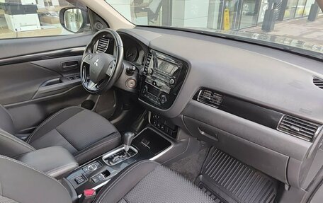 Mitsubishi Outlander III рестайлинг 3, 2019 год, 2 195 000 рублей, 13 фотография