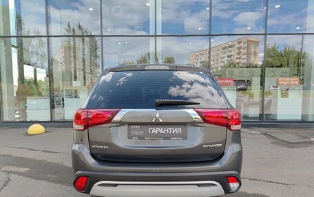Mitsubishi Outlander III рестайлинг 3, 2019 год, 2 195 000 рублей, 7 фотография