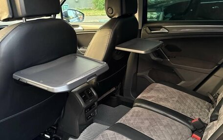 Volkswagen Tiguan II, 2018 год, 2 380 000 рублей, 9 фотография