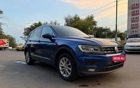 Volkswagen Tiguan II, 2018 год, 2 380 000 рублей, 2 фотография