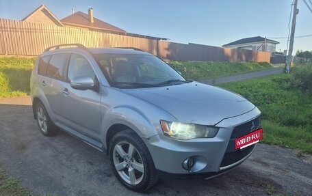 Mitsubishi Outlander III рестайлинг 3, 2011 год, 900 000 рублей, 4 фотография
